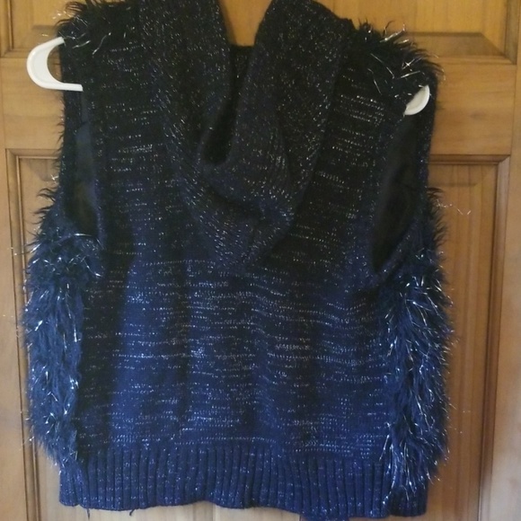 Piper girl's black fur/silver tinsel hooded vest - Picture 4 of 7